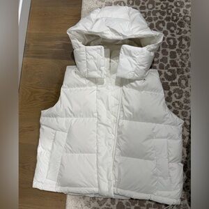 Lululemon Wunder puff 600 down filled vest. White. Size 6. NWOT